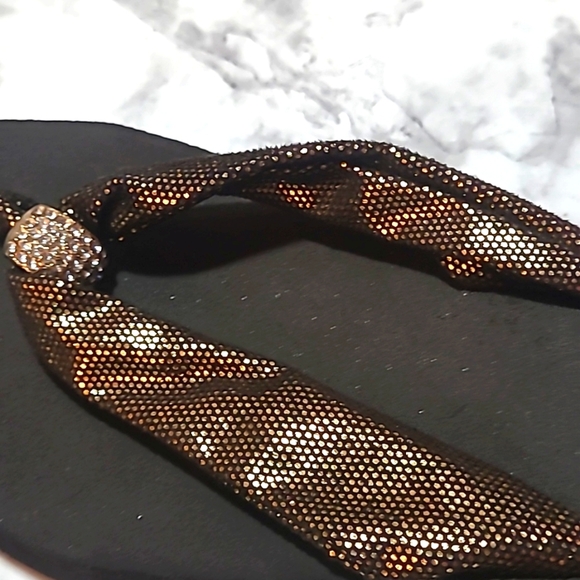 Guess Flip Flops Sandals black gold crystal rhinestone 1" platform bling - Picture 7 of 8